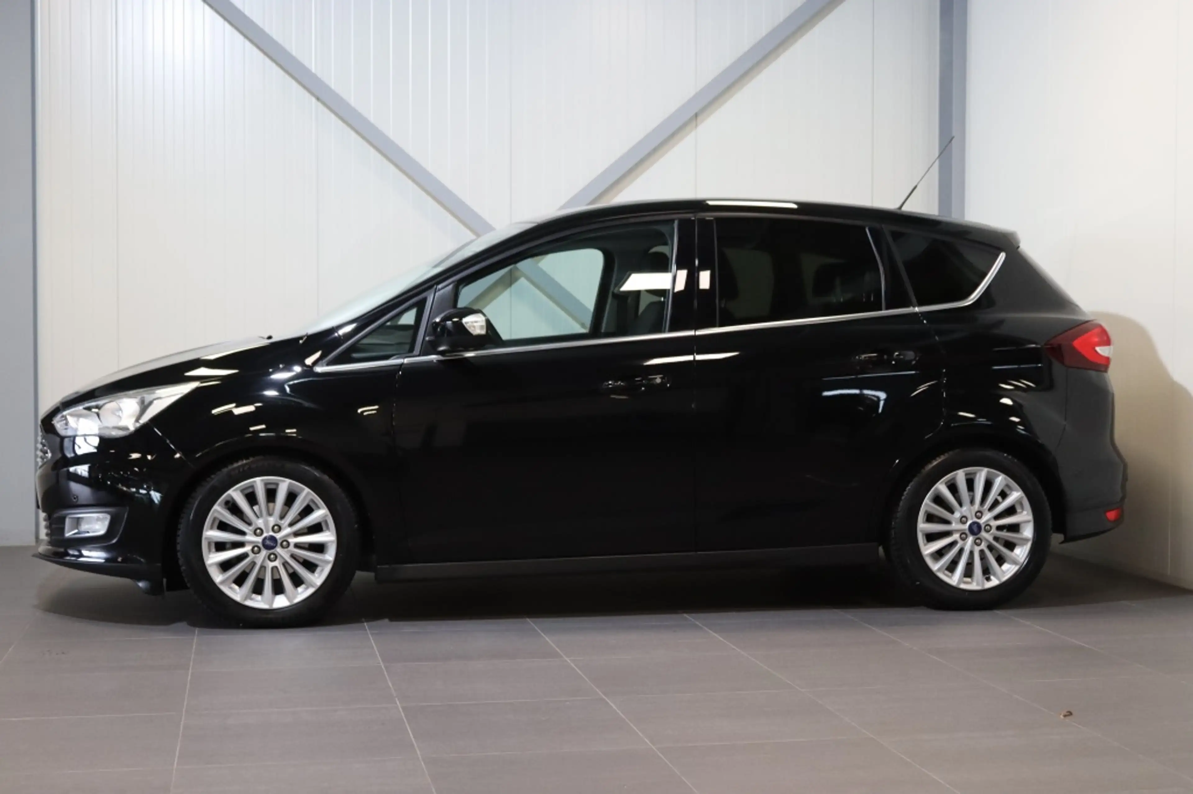 Ford C-Max 1.0 Titanium — photo 2