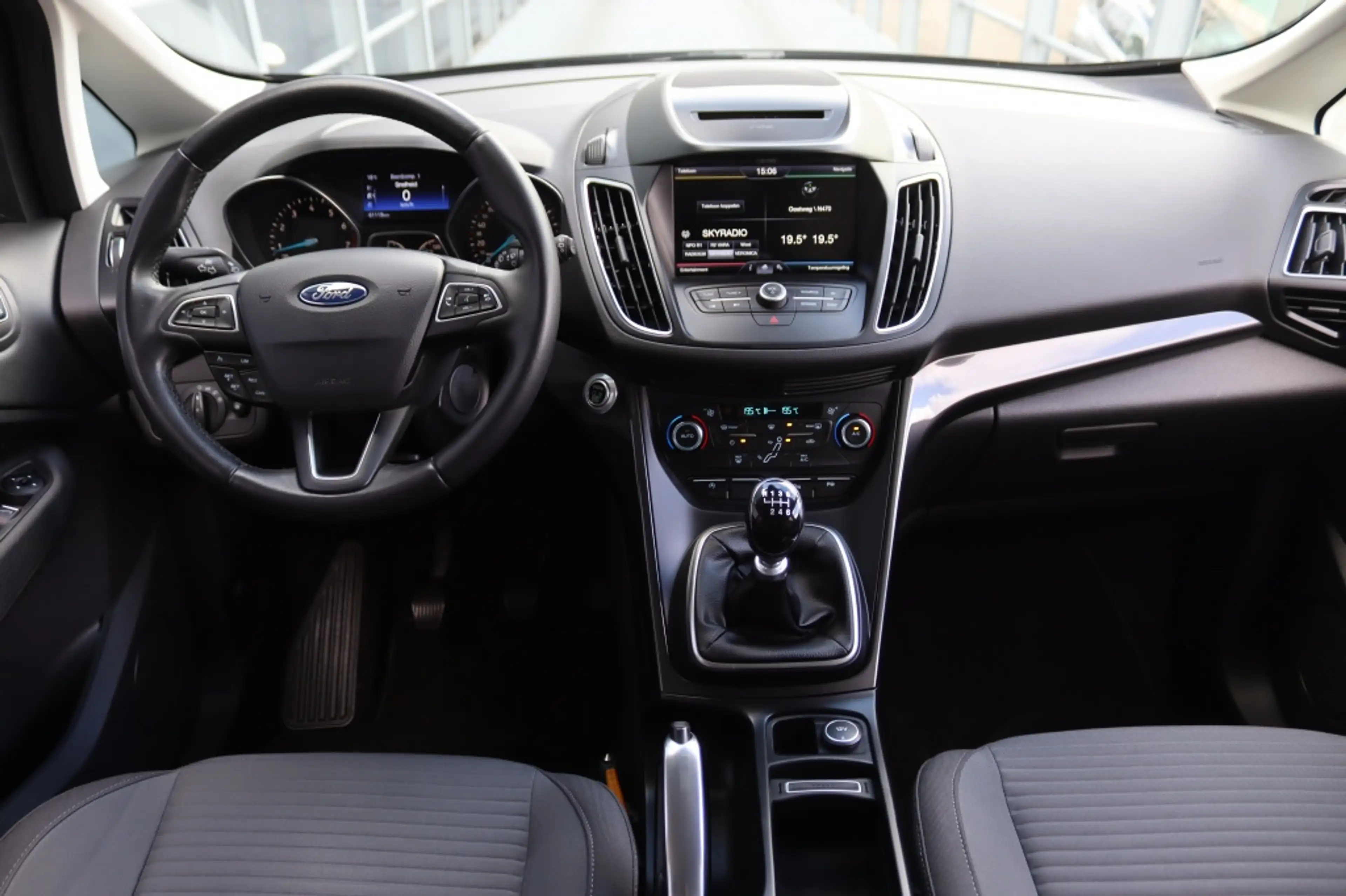 Ford C-Max 1.0 Titanium — photo 12