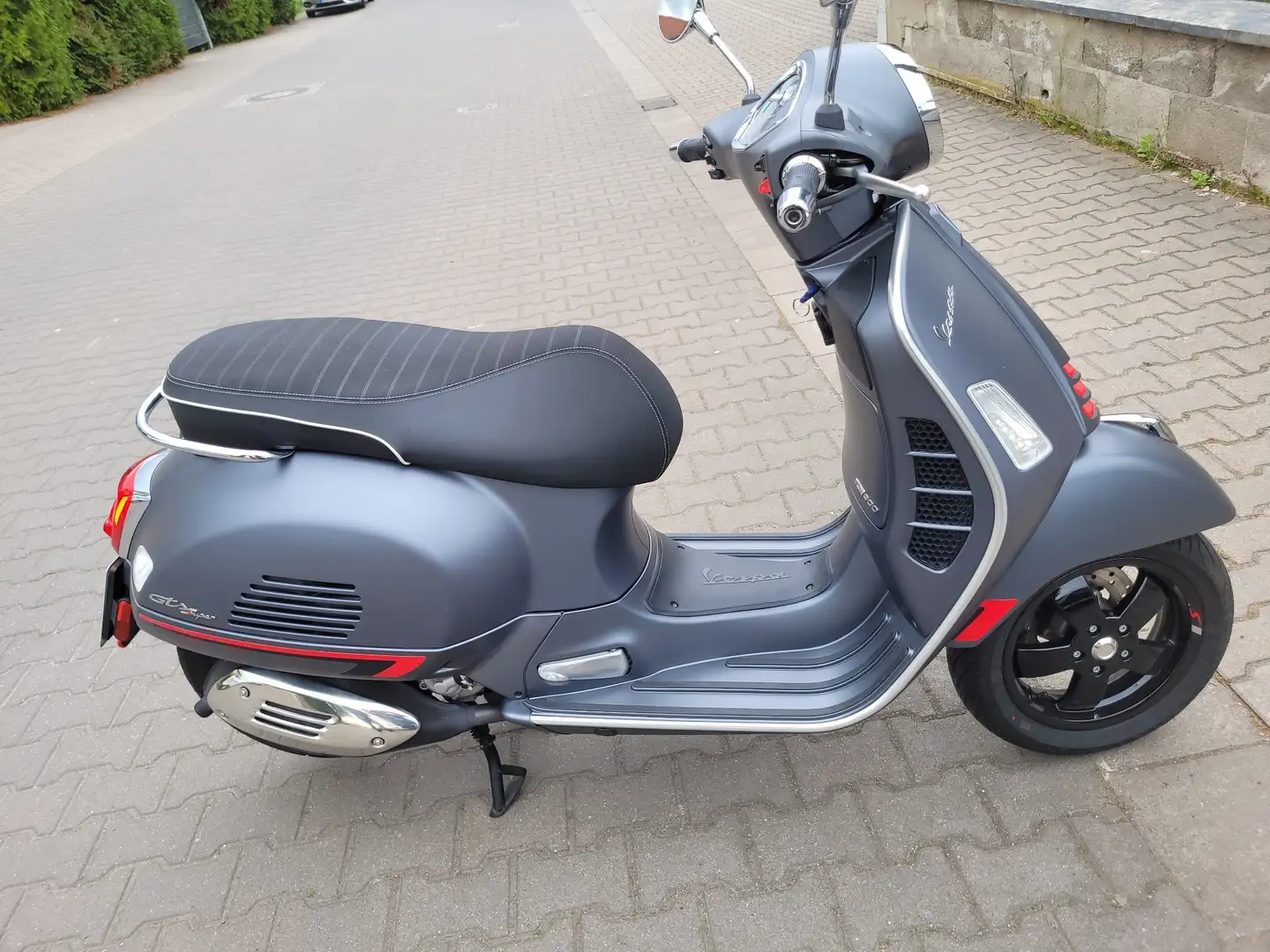 Vespa GTS Super Sport 300 Grijs - 2