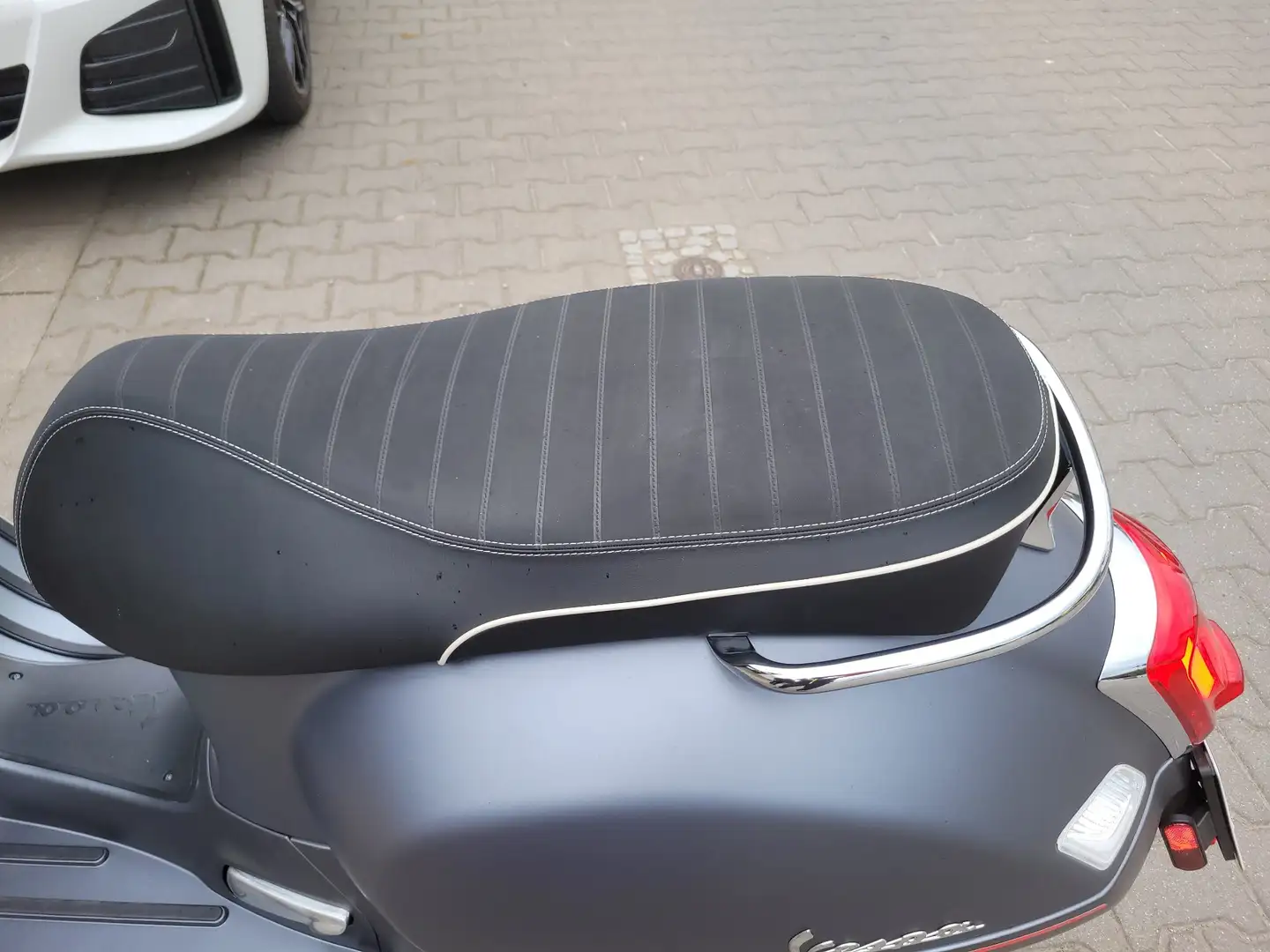 Vespa GTS Super Sport 300 Grijs - 1