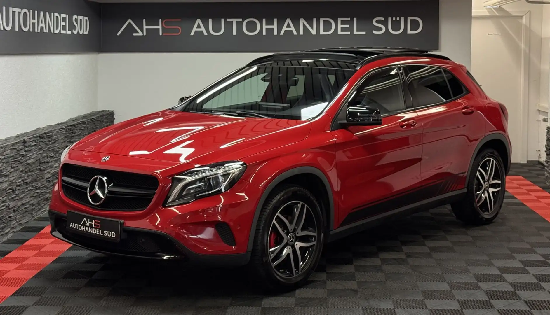 Mercedes-Benz GLA 200 GLA 200 Score *PANORAMA*NAVI*KAMERA* Roşu - 1