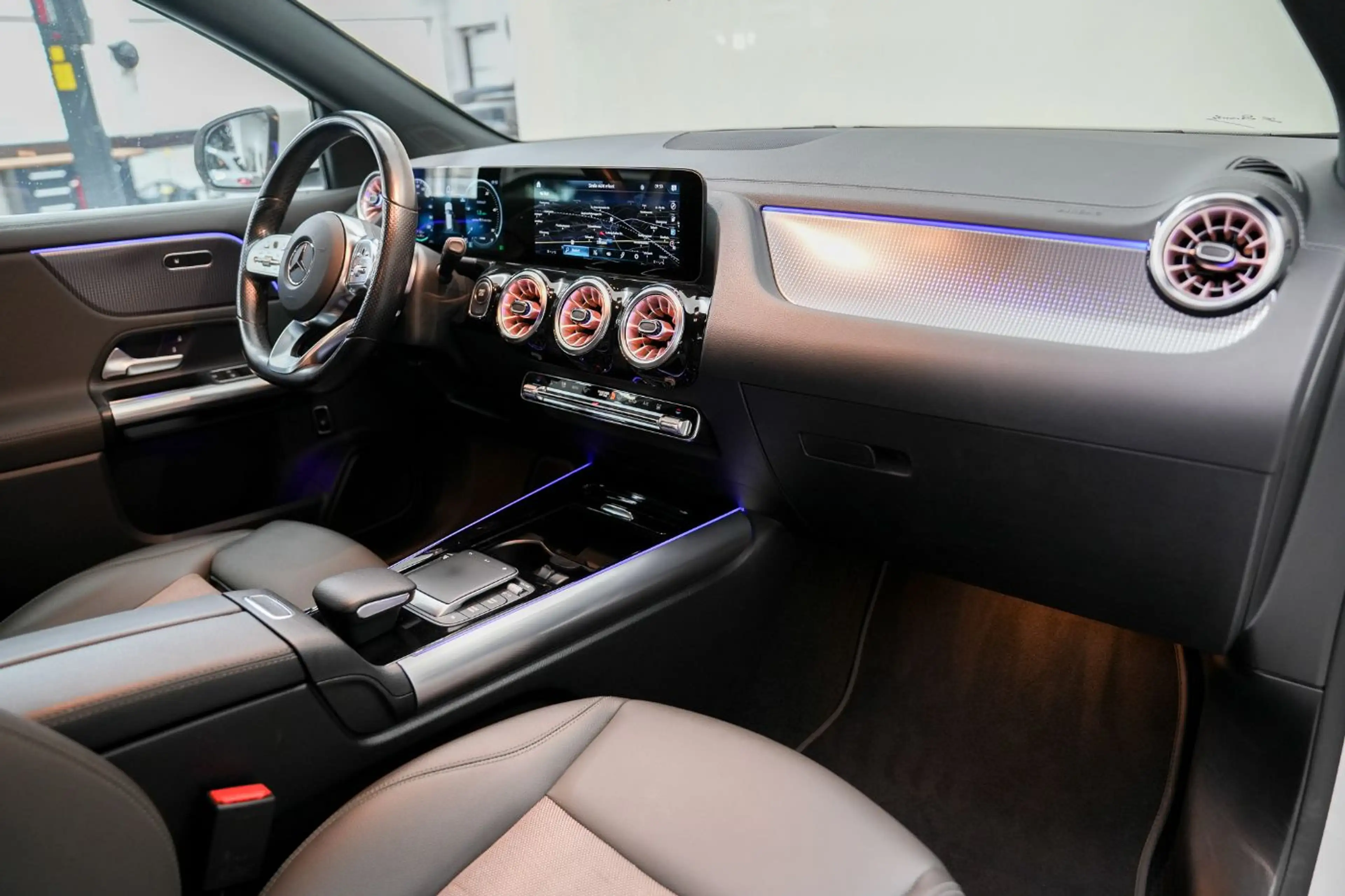 Mercedes-Benz EQA 250 KAM ParkAss. SpurH Navi KlimaA FLA LED — photo 9