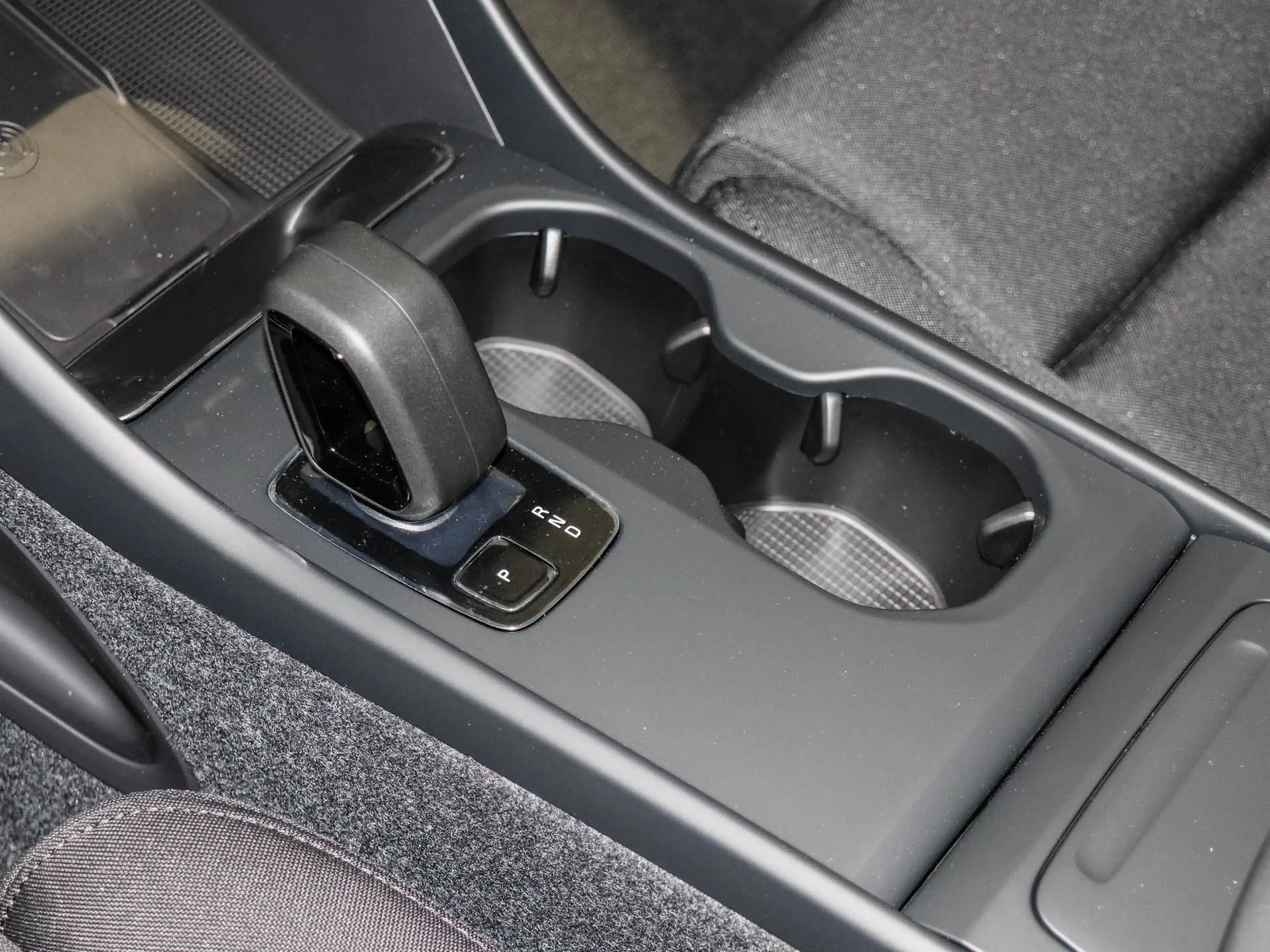 Volvo EX40 Plus Extended Range Winterpaket 360 Kamera — photo 9