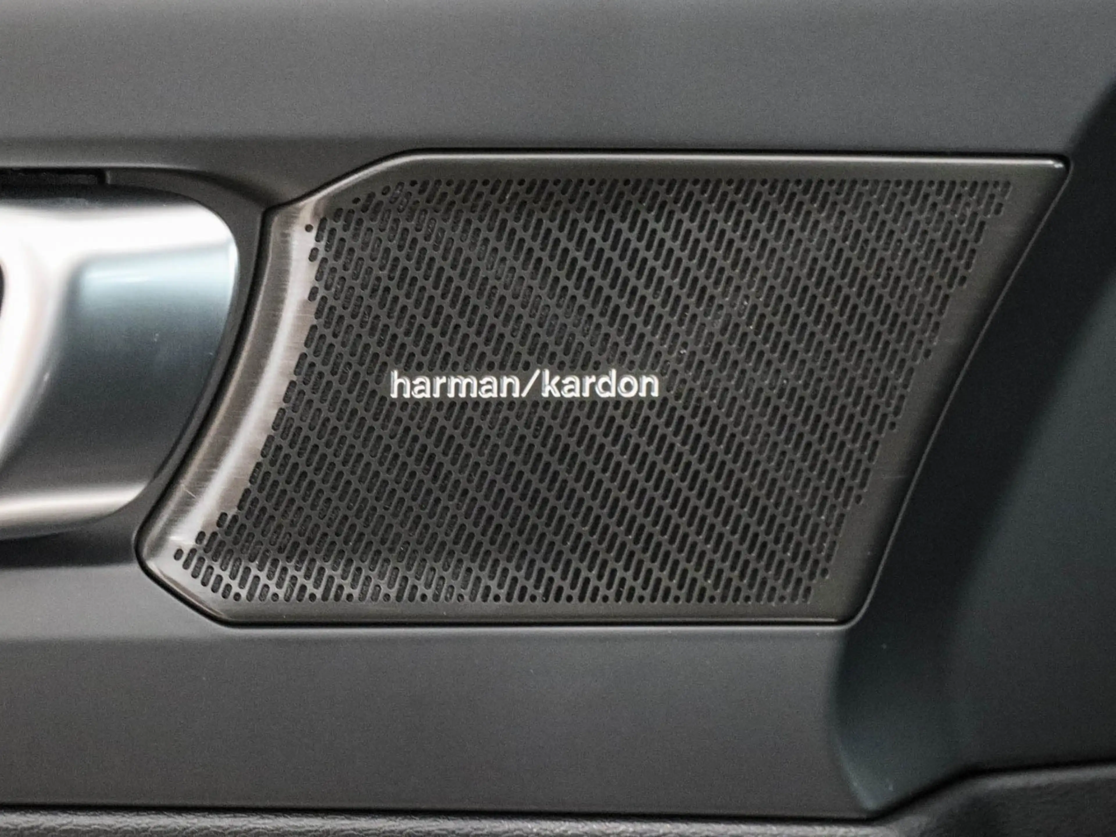 Volvo EX40 Plus Extended Range Winterpaket 360 Kamera — photo 11