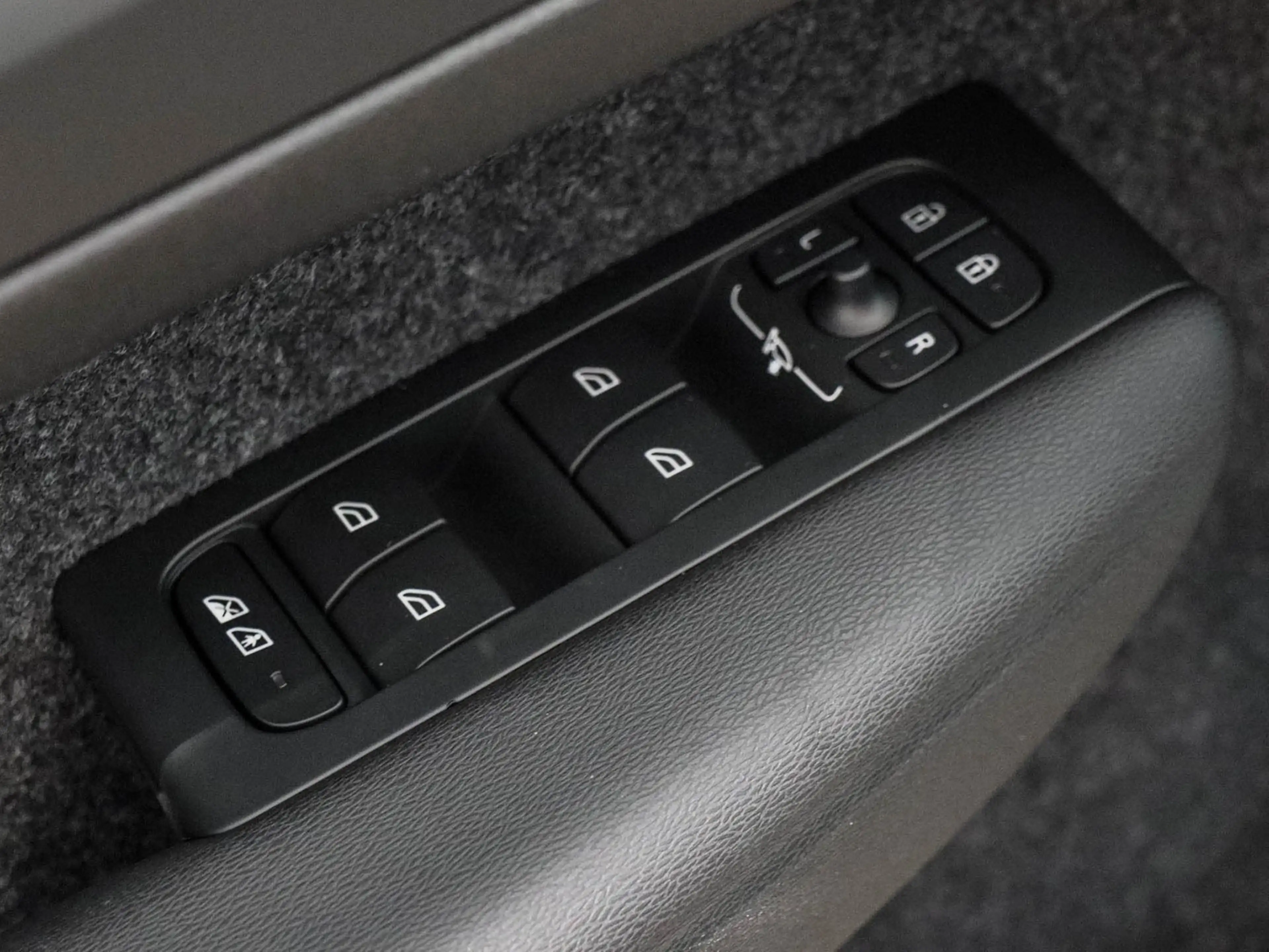 Volvo EX40 Plus Extended Range Winterpaket 360 Kamera — photo 12
