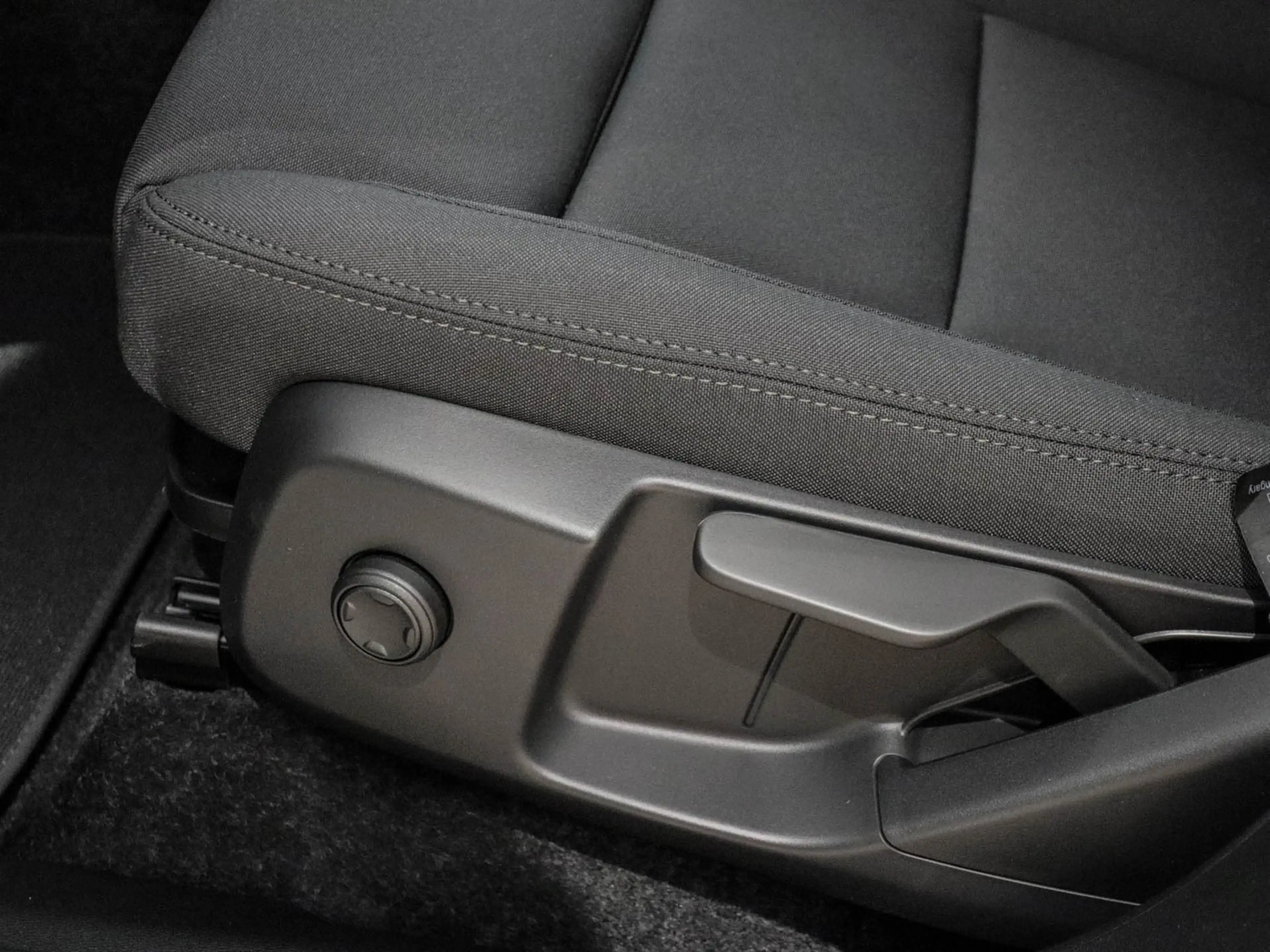 Volvo EX40 Plus Extended Range Winterpaket 360 Kamera — photo 13