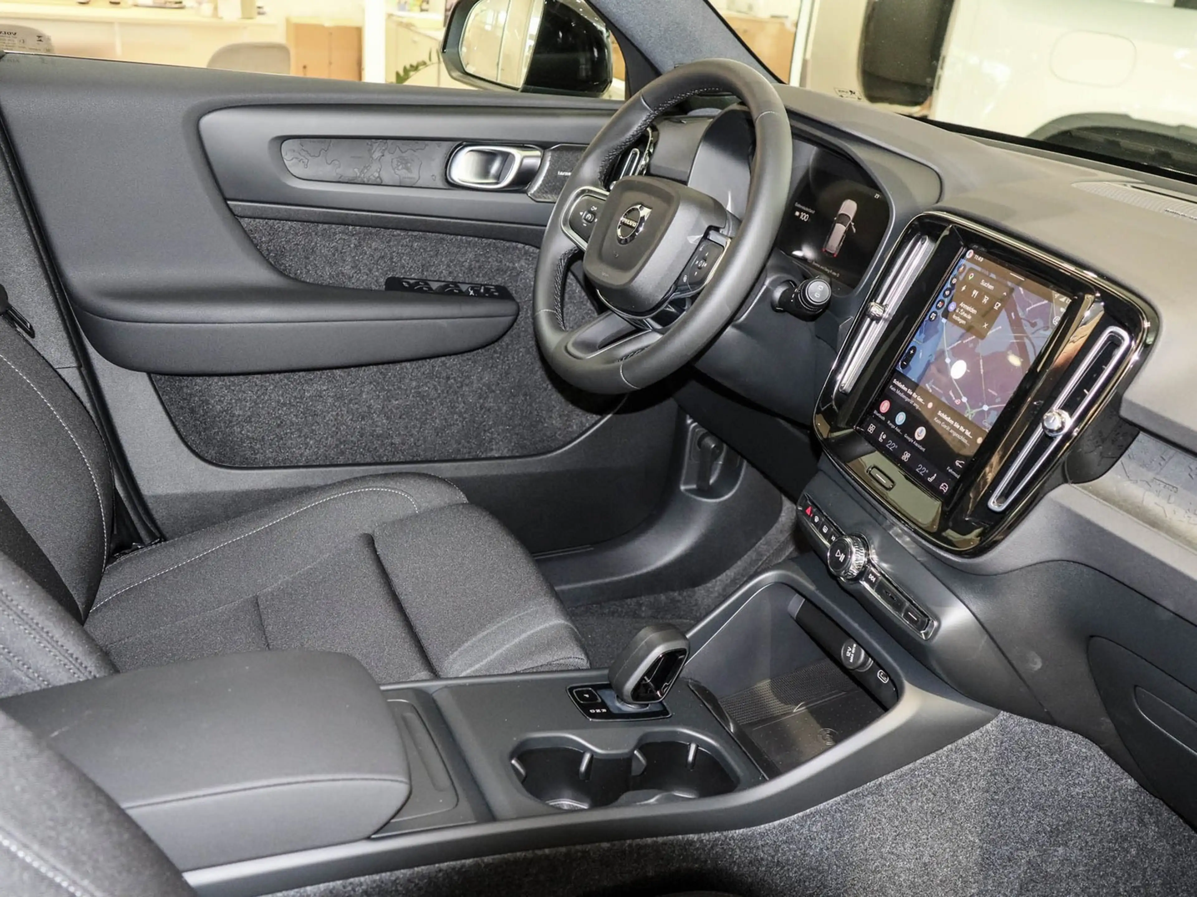 Volvo EX40 Plus Extended Range Winterpaket 360 Kamera — photo 3