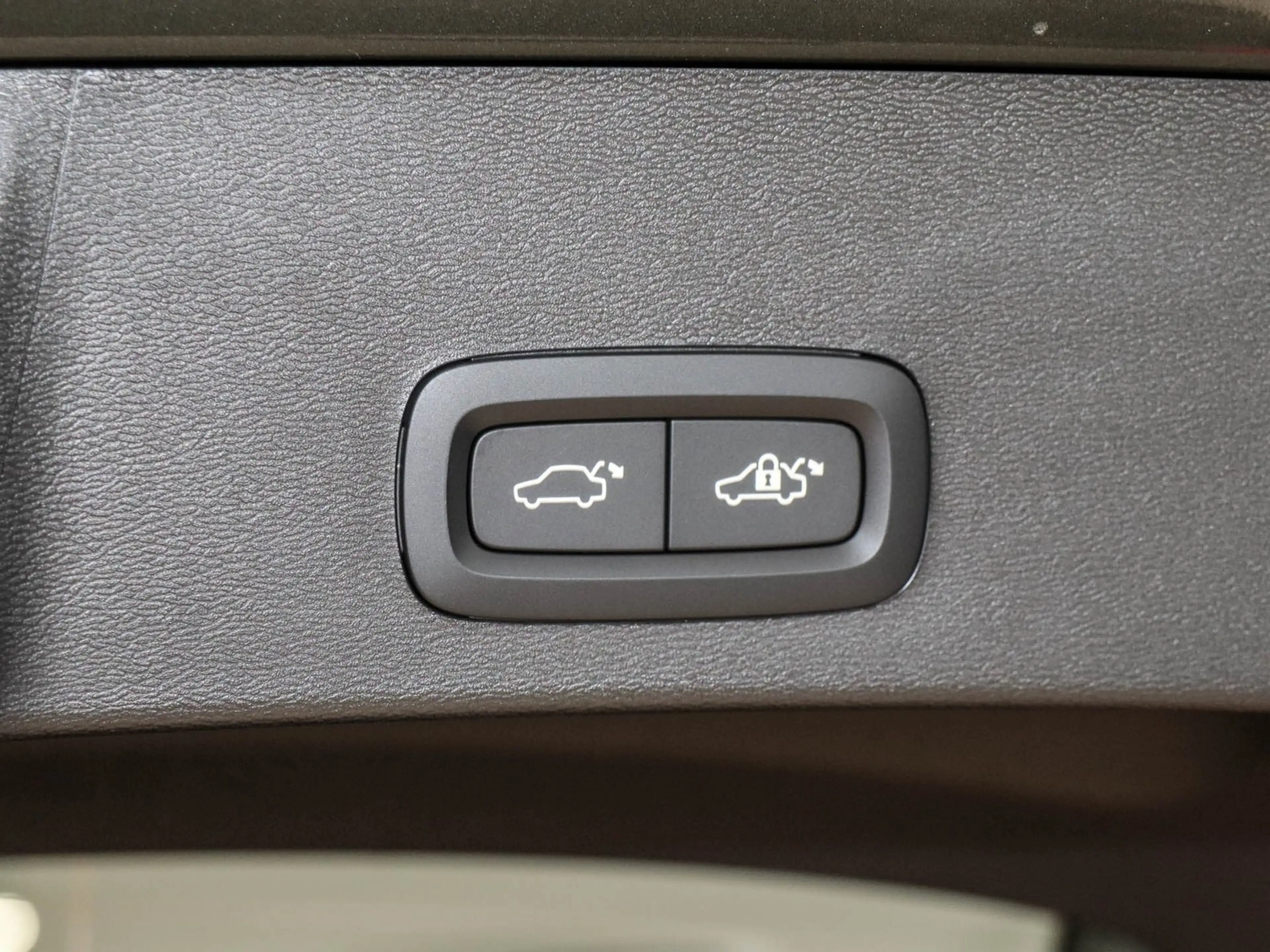 Volvo EX40 Plus Extended Range Winterpaket 360 Kamera — photo 15