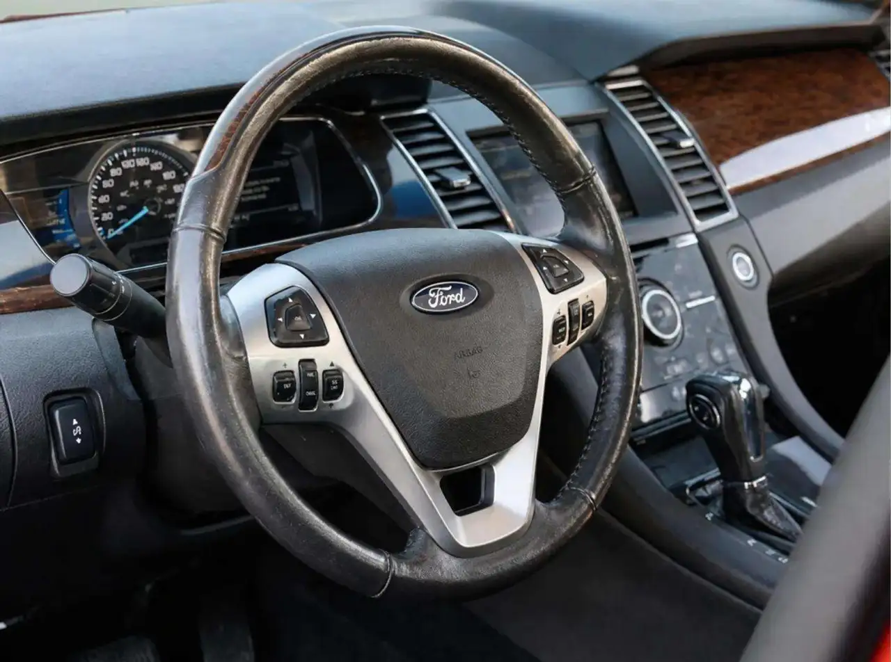 Ford Taurus photo Ford Taurus