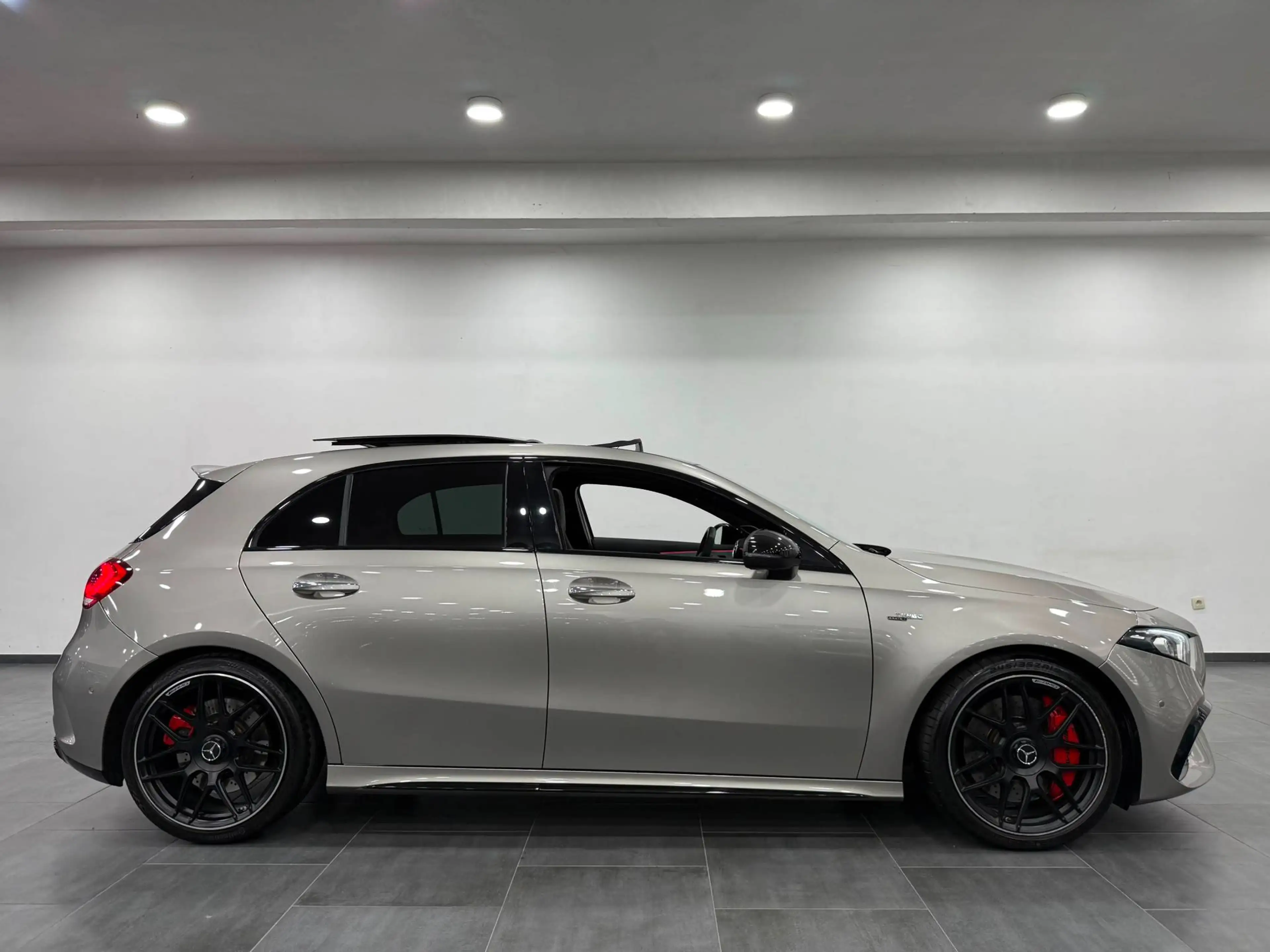 Mercedes-Benz A 45 AMG S 4-Matic Performance Seats Pano Full Option Carpass Belgian Car — photo 3