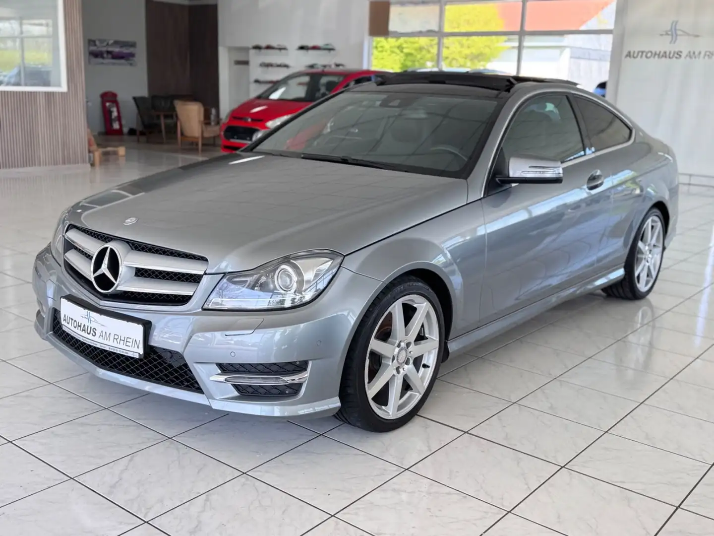 Mercedes-Benz C 350 Coupe+AMG-Sportpaket+Leder+Xenon+Panorama Срібний - 2