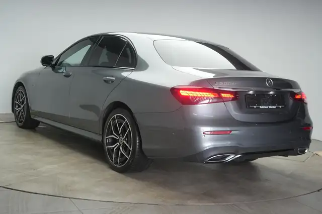 Mercedes-Benz E-Class view 4