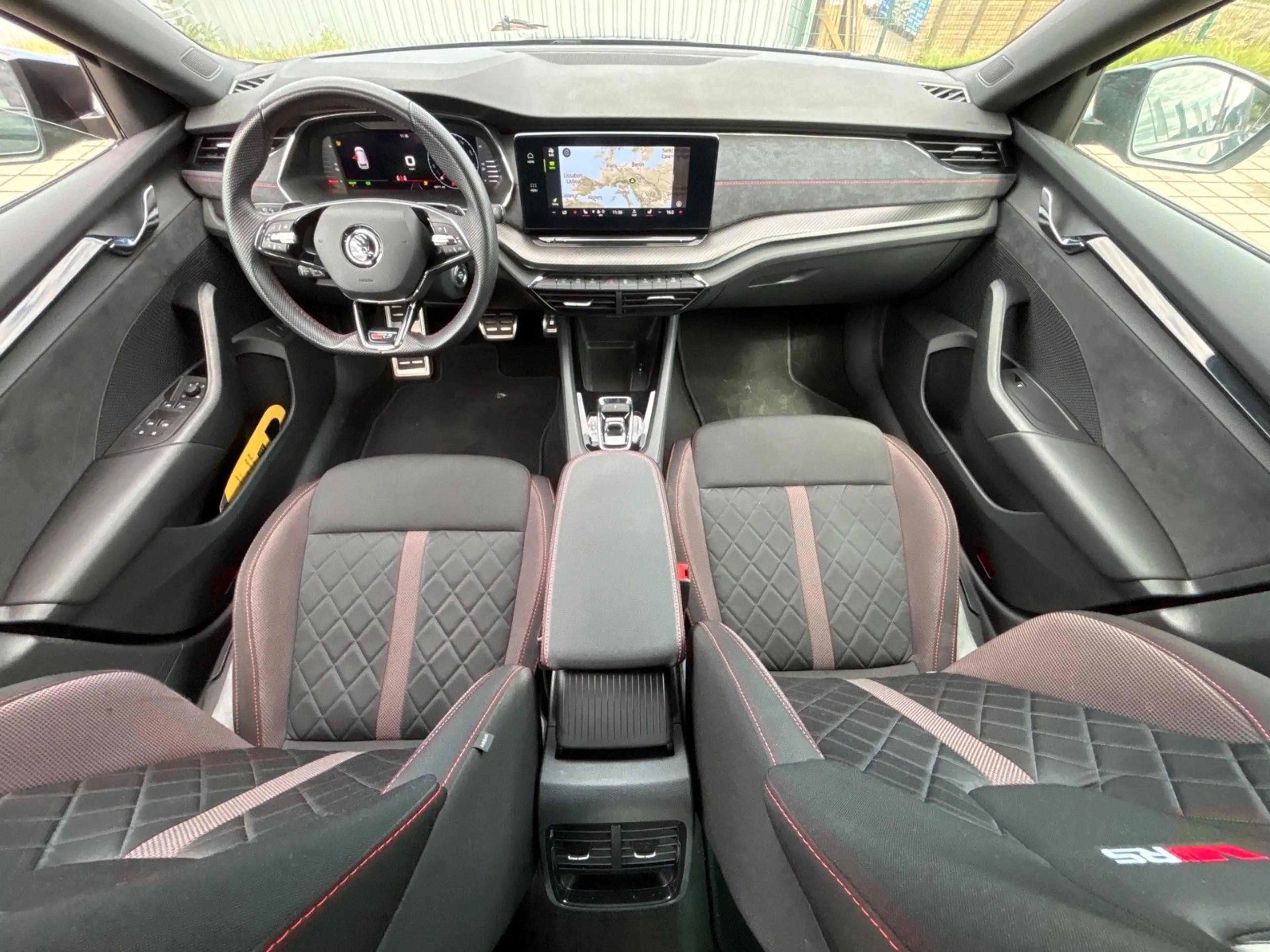 Skoda Octavia Combi RS iV ACC RKAM KEYLESS CARPLAY LED — photo 10
