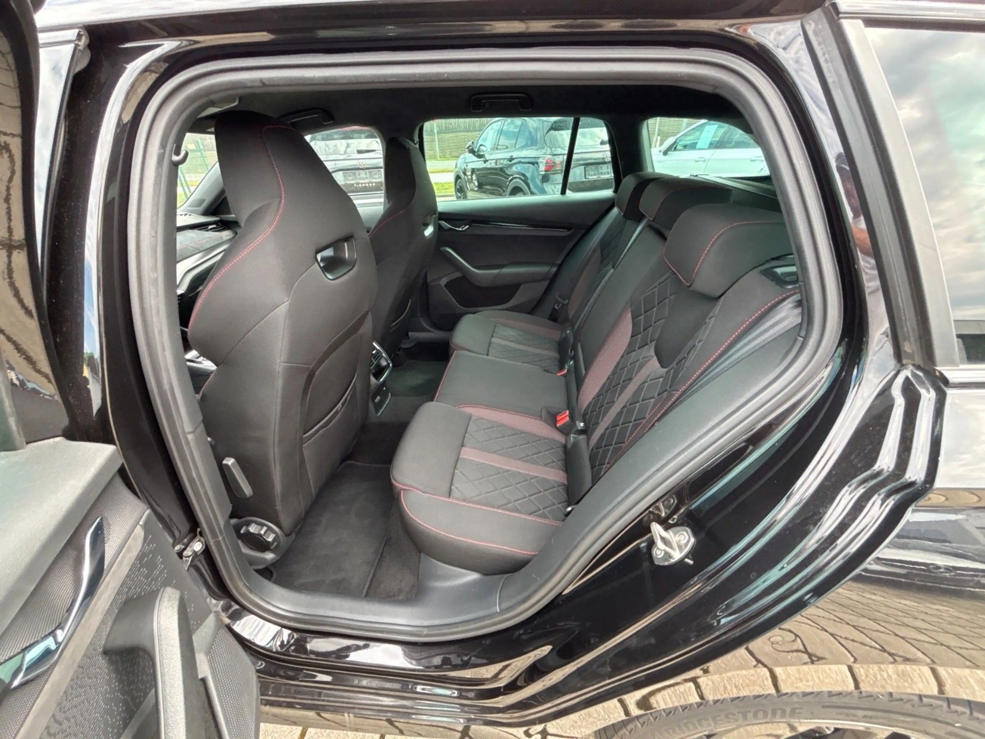 Skoda Octavia Combi RS iV ACC RKAM KEYLESS CARPLAY LED — photo 11