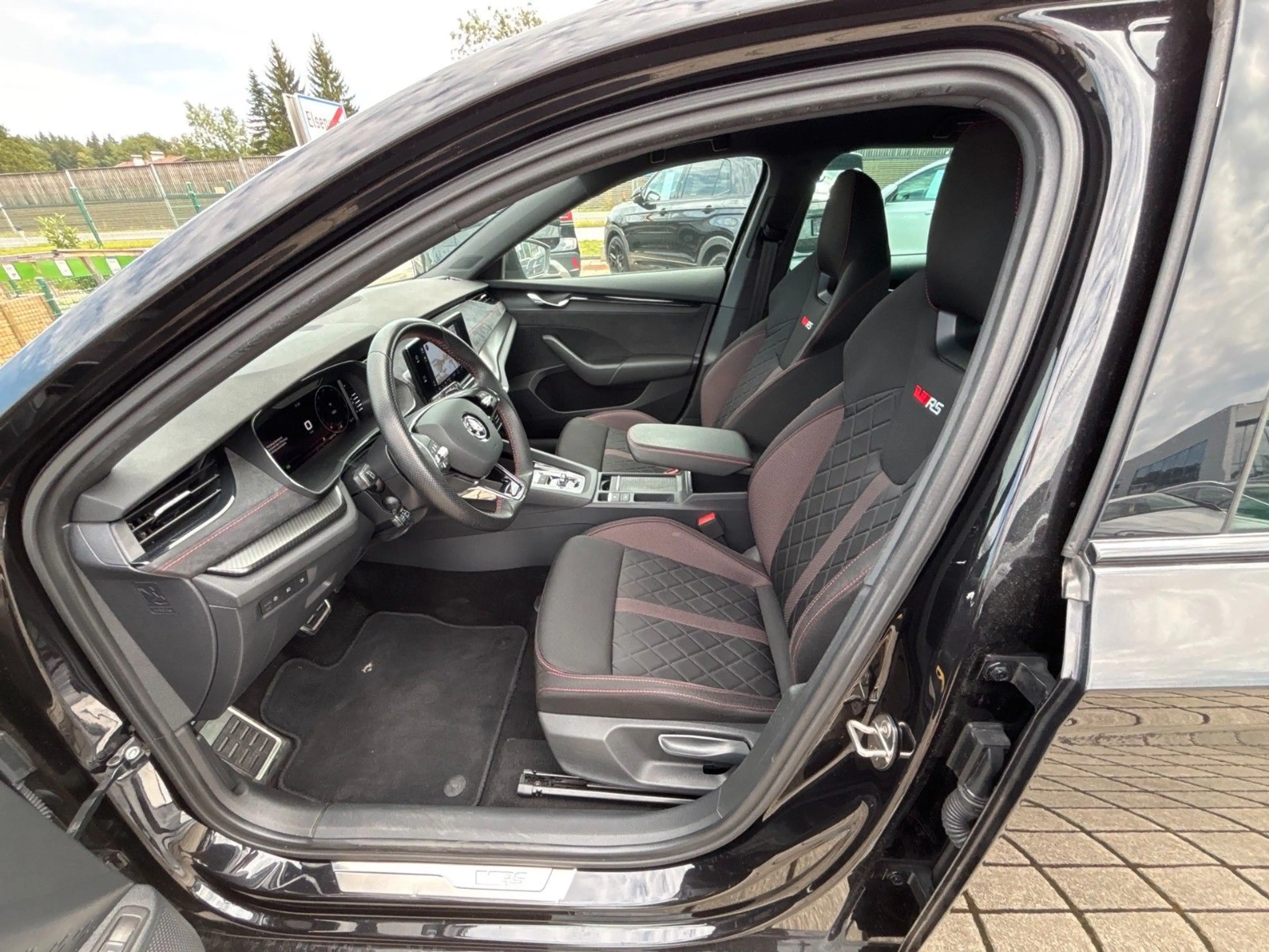 Skoda Octavia Combi RS iV ACC RKAM KEYLESS CARPLAY LED — photo 5