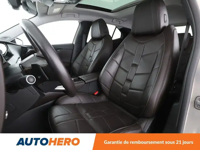 DS Automobiles DS 4 view 10