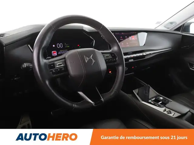 DS Automobiles DS 4 view 11