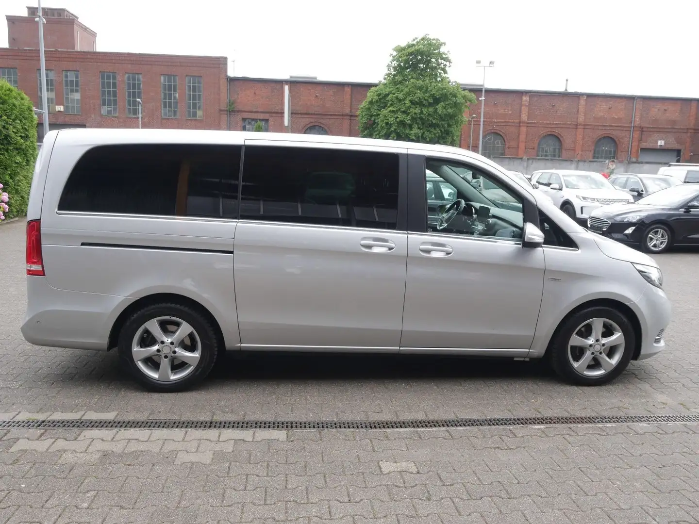 Mercedes-Benz V 220 CDI/d AVANTGARDE Edition Leder Comand LED Silber - 2