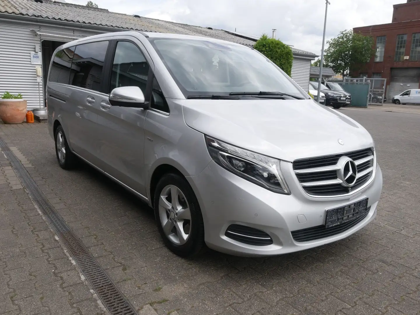 Mercedes-Benz V 220 CDI/d AVANTGARDE Edition Leder Comand LED Silber - 1