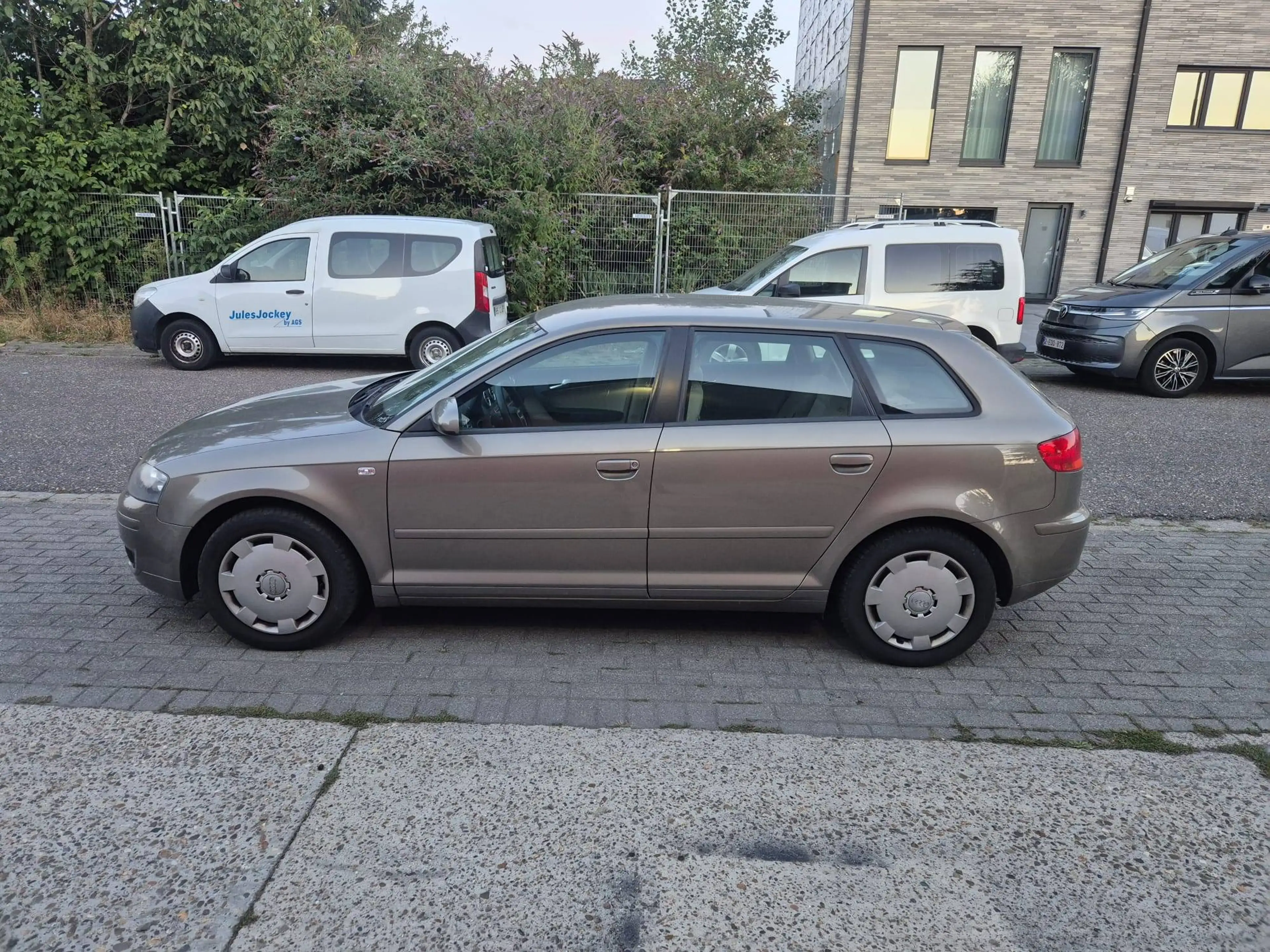 Audi A3 Sportback 1.6i - Airco - Cruise Controle - Parkingssensoren — photo 3
