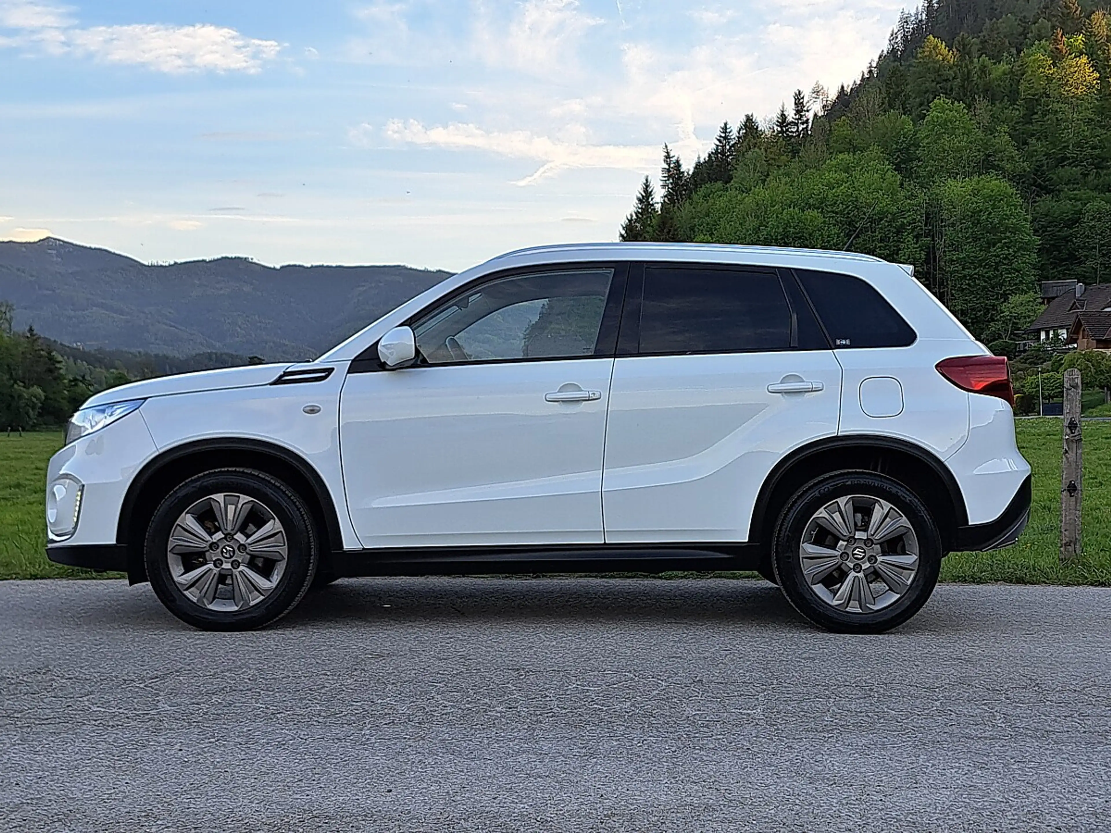 Suzuki Vitara 1,6 Shine Aut.*1-Besitz*8-fach*Servicegepflegt* — photo 4