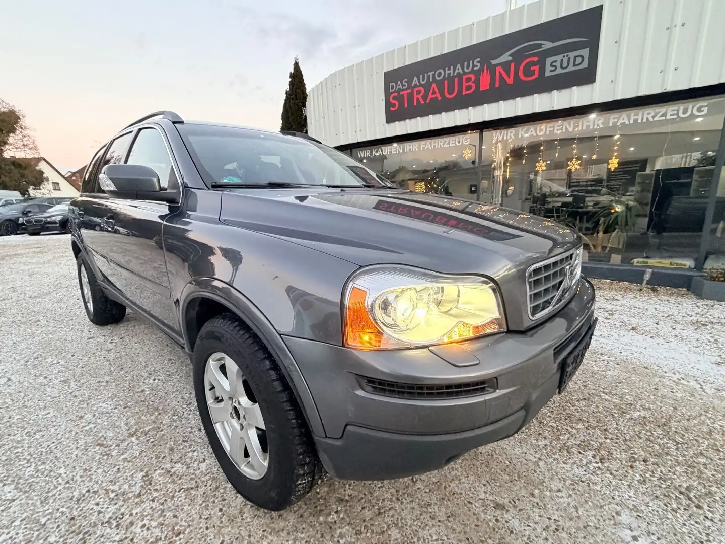 Volvo XC90 D5 Momentum 7-SITZER*LEDER*XENON*AUTOMATIK Grau - 1