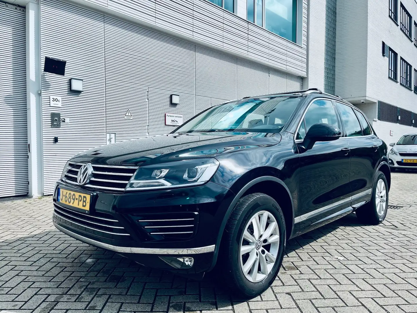 Volkswagen Touareg Touareg 3.0 TDI R-Line Zwart - 2
