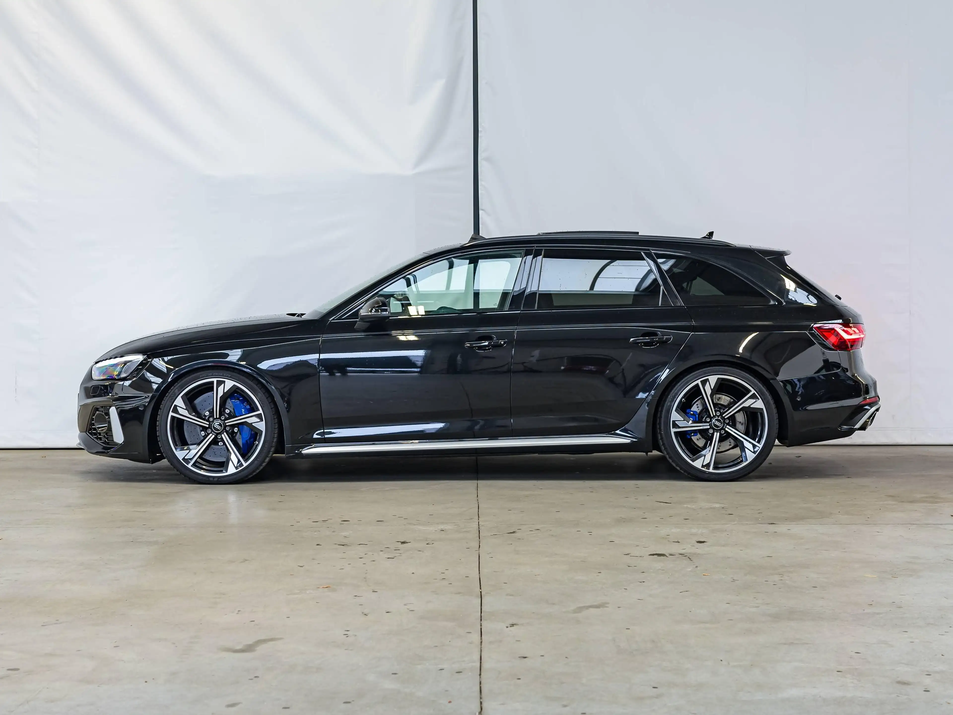 Audi RS4 QUATTRO|CERAMIC|CARBON|360°|B&O|PANO|ALCANTARA| — photo 3