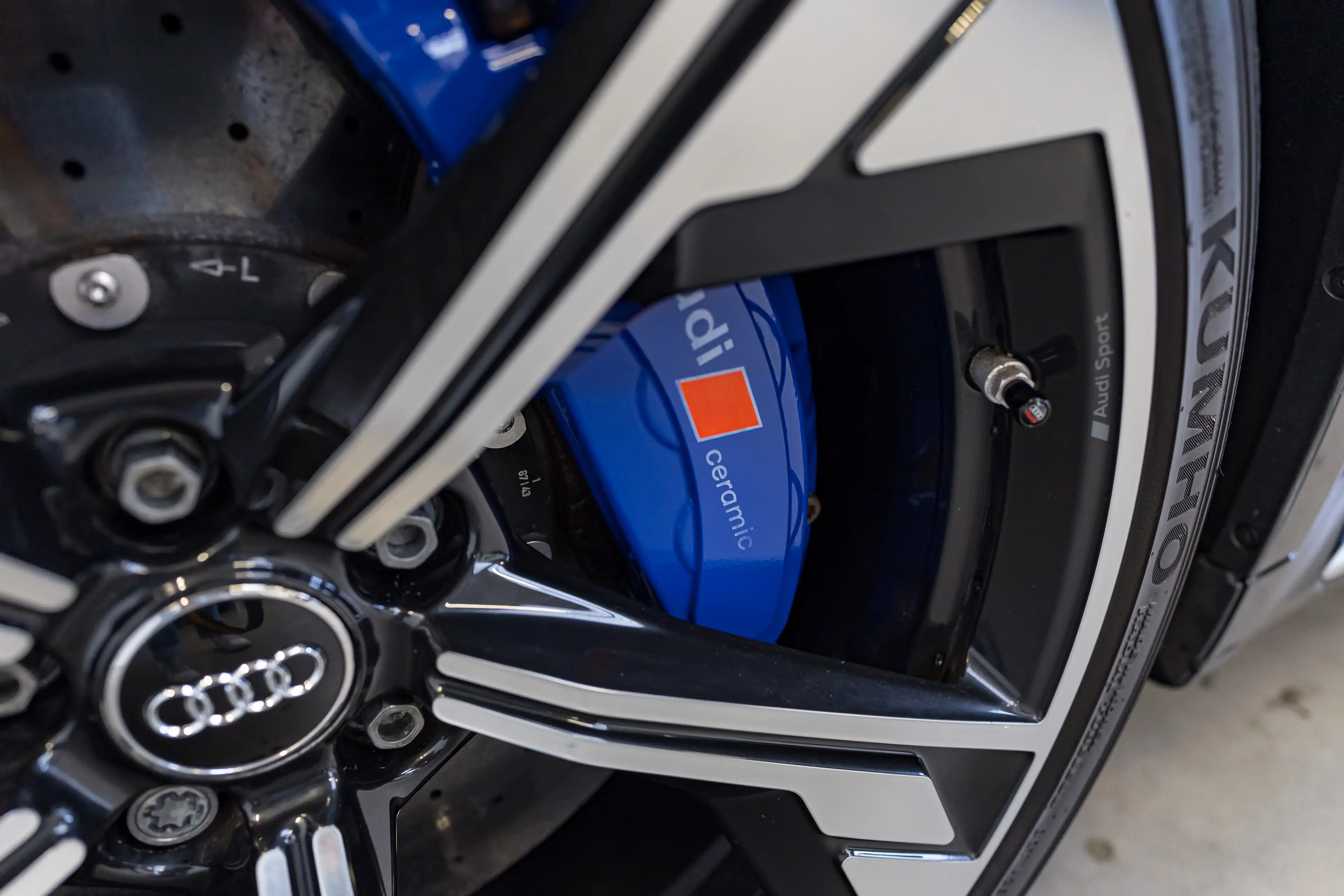 Audi RS4 QUATTRO|CERAMIC|CARBON|360°|B&O|PANO|ALCANTARA| — photo 11