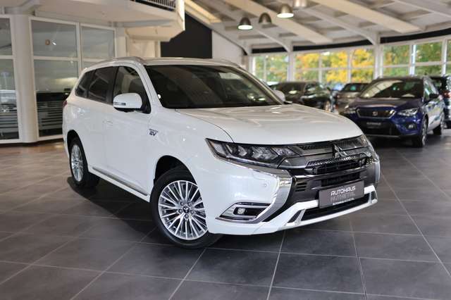 Imagine Mitsubishi Outlander 2,4 PHEV INTRO EDITION 4WD