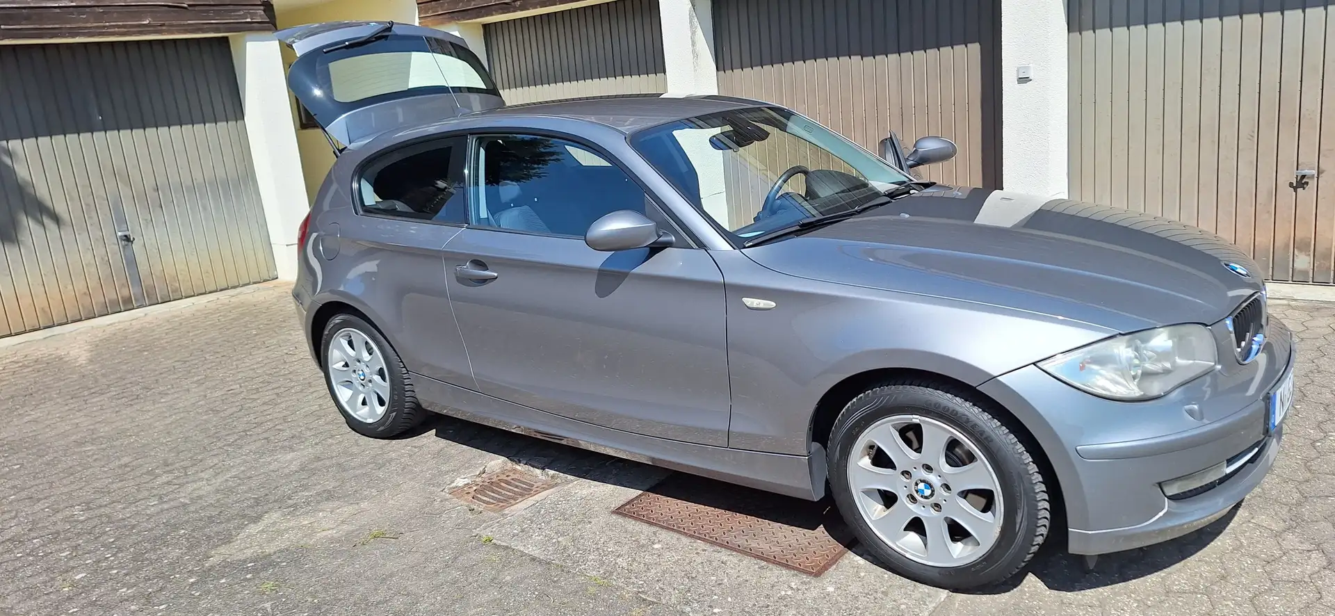 BMW 118 118i Stříbrná - 2