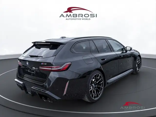 BMW M5 view 3