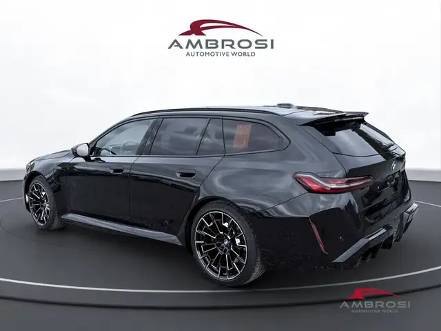 BMW M5 view 4