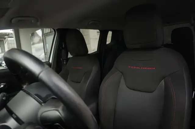 Jeep Renegade view 17