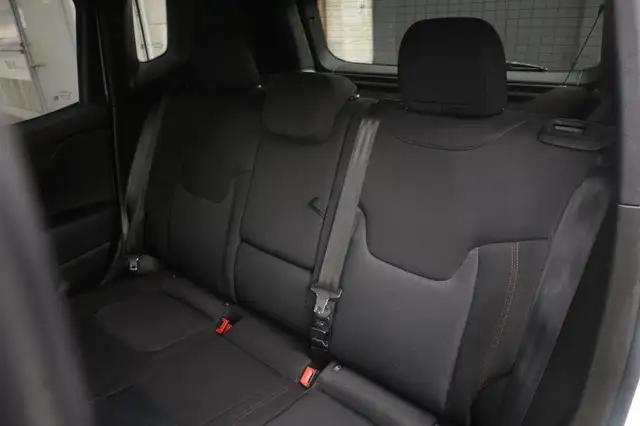 Jeep Renegade view 3