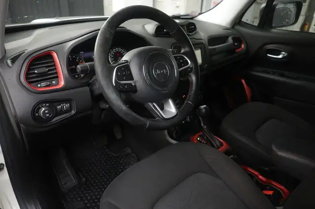 Jeep Renegade view 15