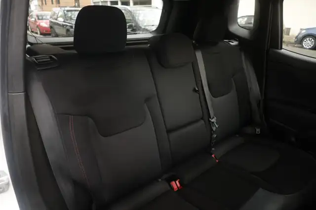 Jeep Renegade view 13