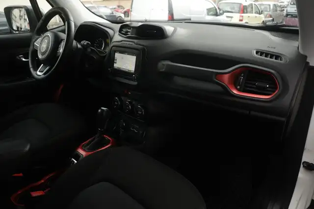 Jeep Renegade view 9