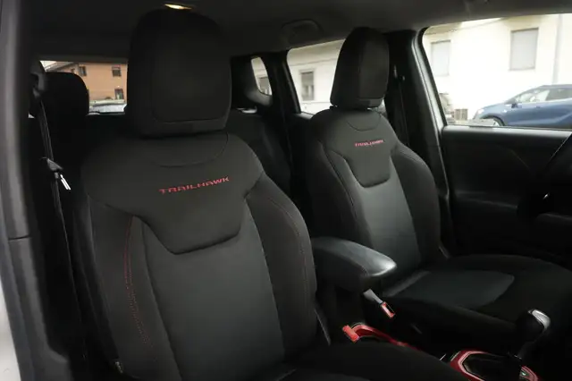Jeep Renegade view 6