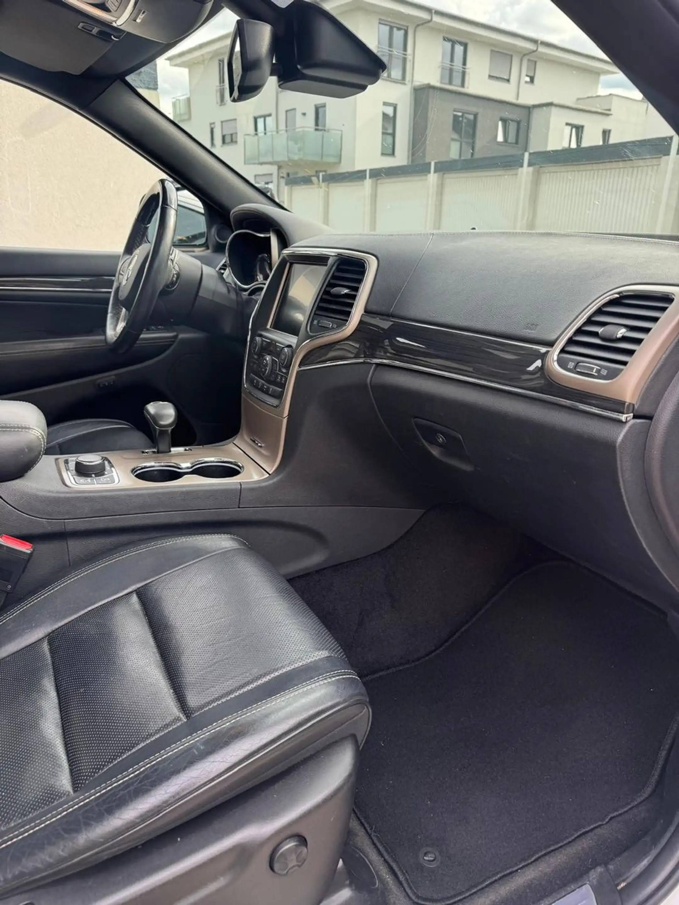 Jeep Grand Cherokee 3.0l V6 MultiJet 184kW Overland — photo 15