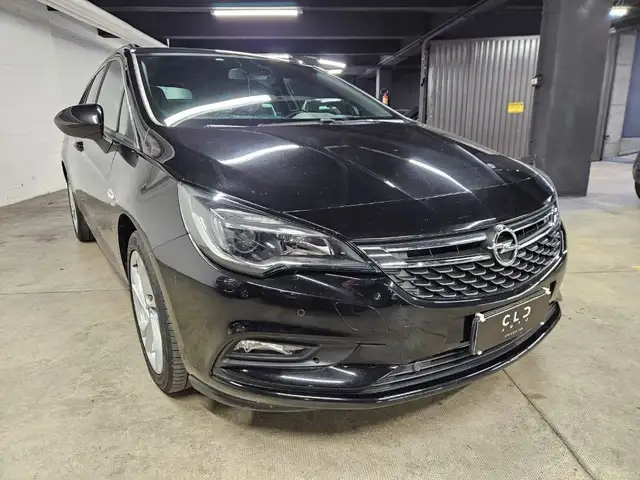 Opel Astra view 3