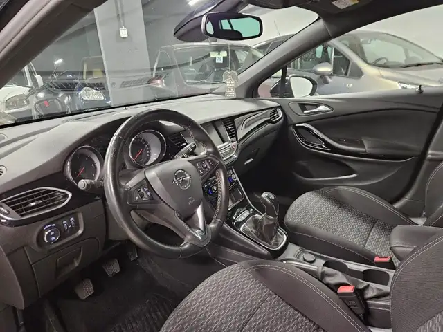 Opel Astra view 8