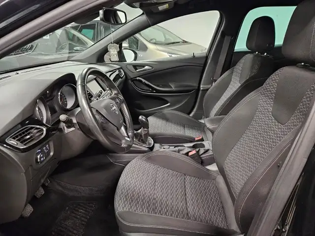 Opel Astra view 9