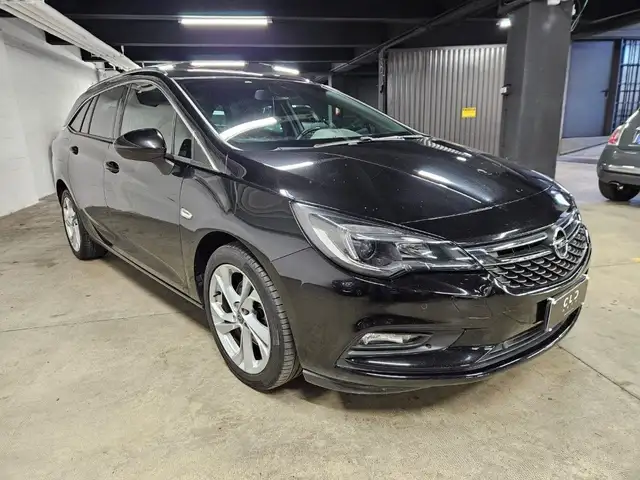Opel Astra view 4