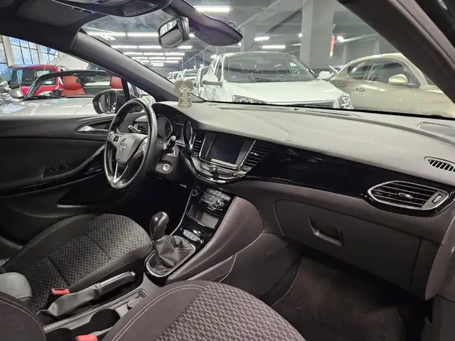Opel Astra view 11
