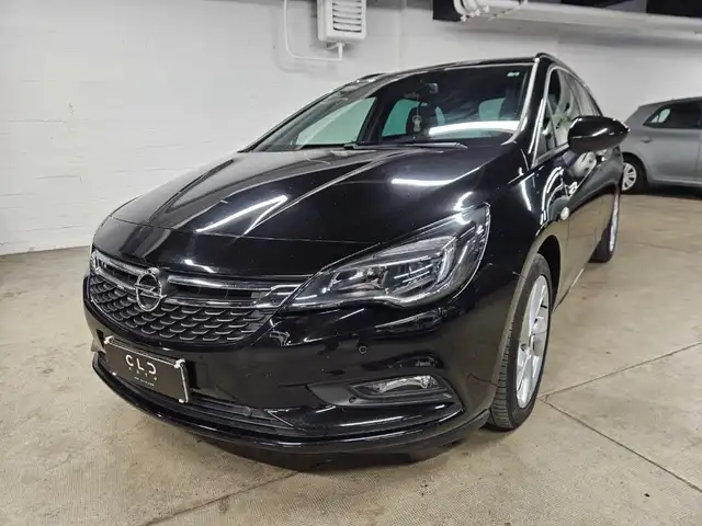 Opel Astra view 2
