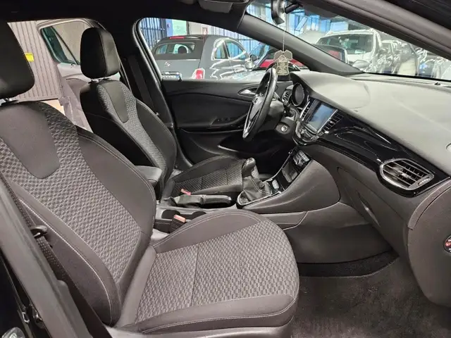 Opel Astra view 12