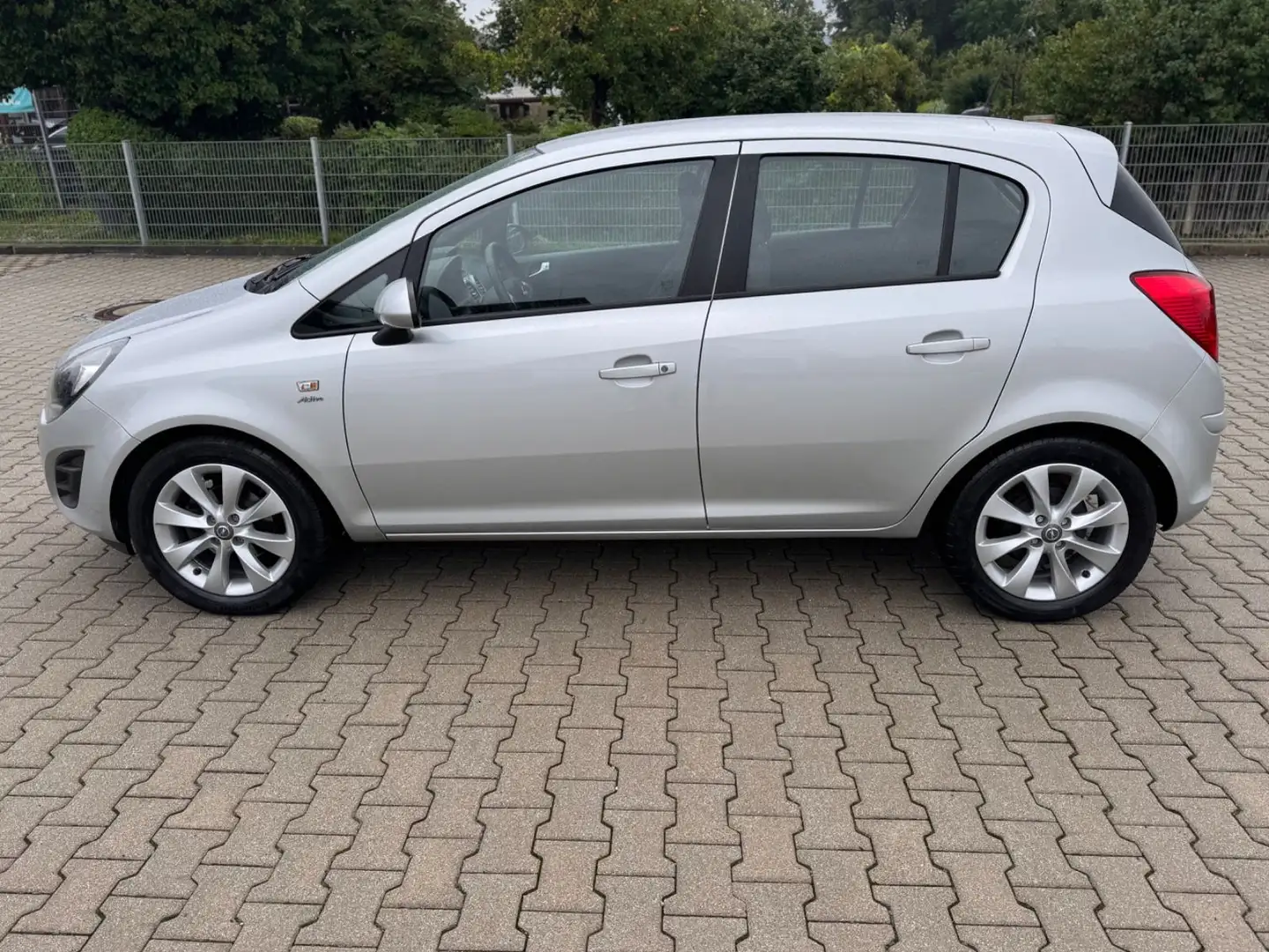Opel Corsa D Active NAVI KLIMAAUTOMATIK ALU 1.HAND Zilver - 2