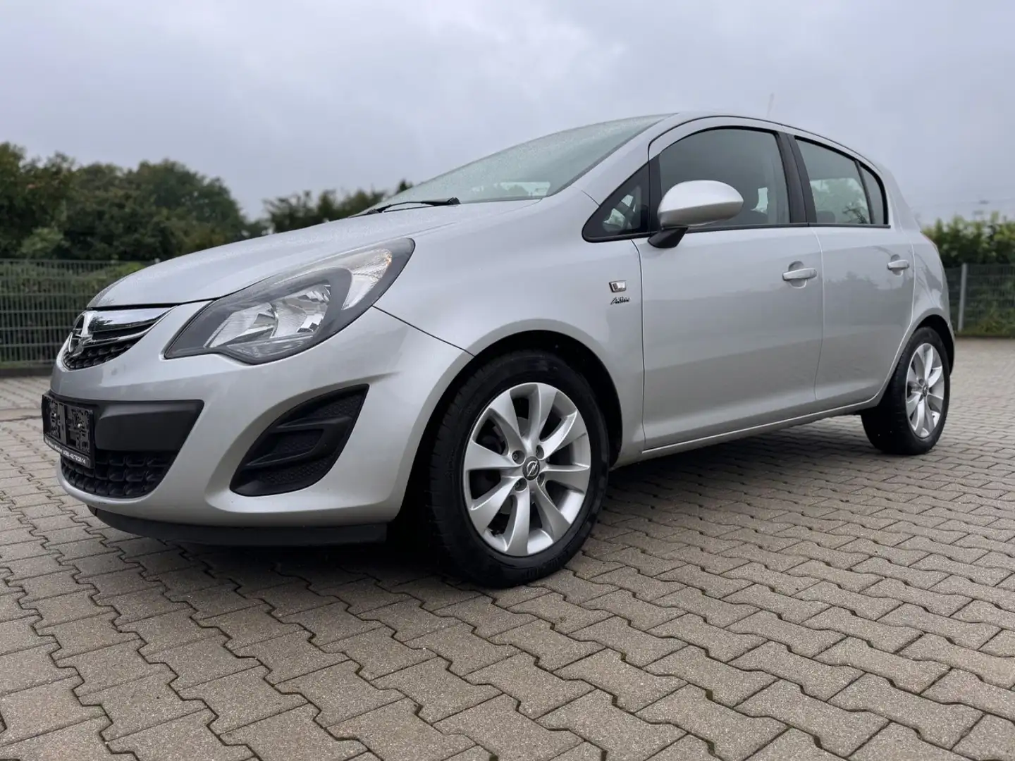 Opel Corsa D Active NAVI KLIMAAUTOMATIK ALU 1.HAND Zilver - 1