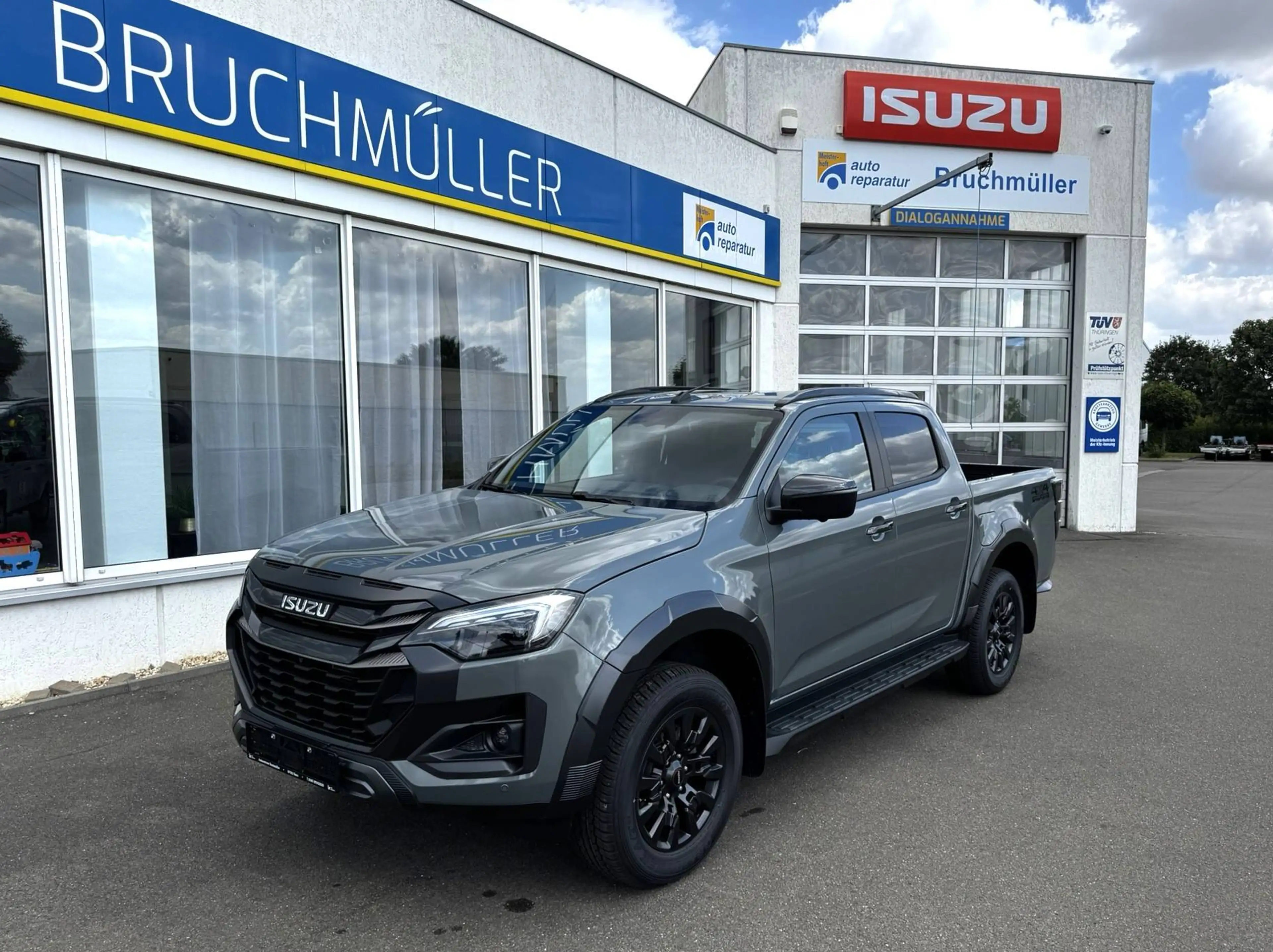 Isuzu D-Max 2026 V-Cross 2,2L AT 4X4 Rough Terrain Mode Inishmore Green — photo 3